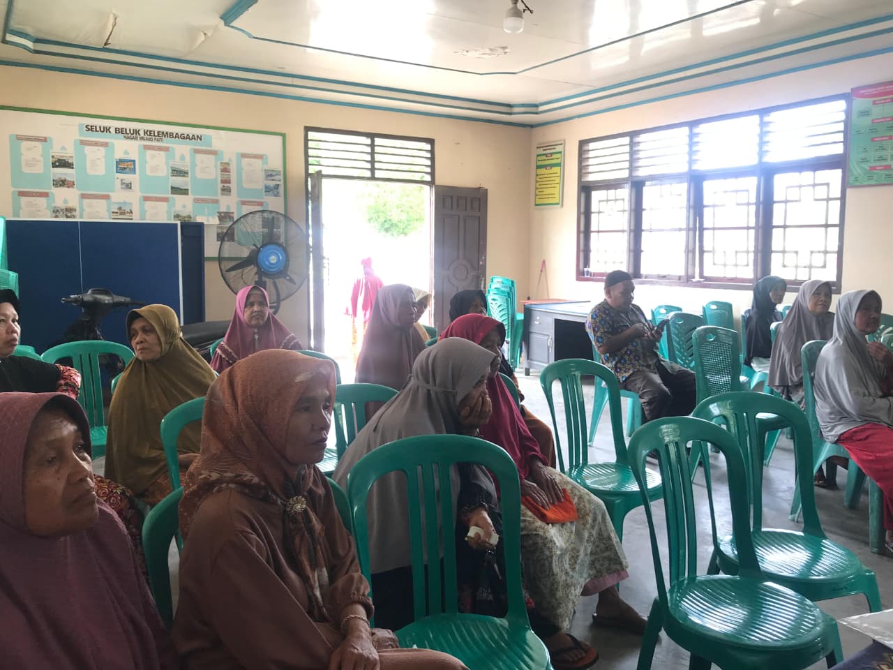 pembagian-blt-dana-desa-triwulan-iv-tahun-2025-30-kpm-terima-bantuan-langsung-tunai-muaro-paiti-23-oktober-2025