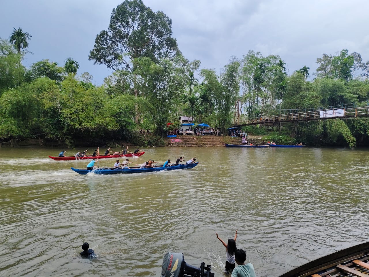 selaju-sampan-meriahkan-lebaran-di-nagari-muaro-paiti-kabupaten-lima-puluh-kota