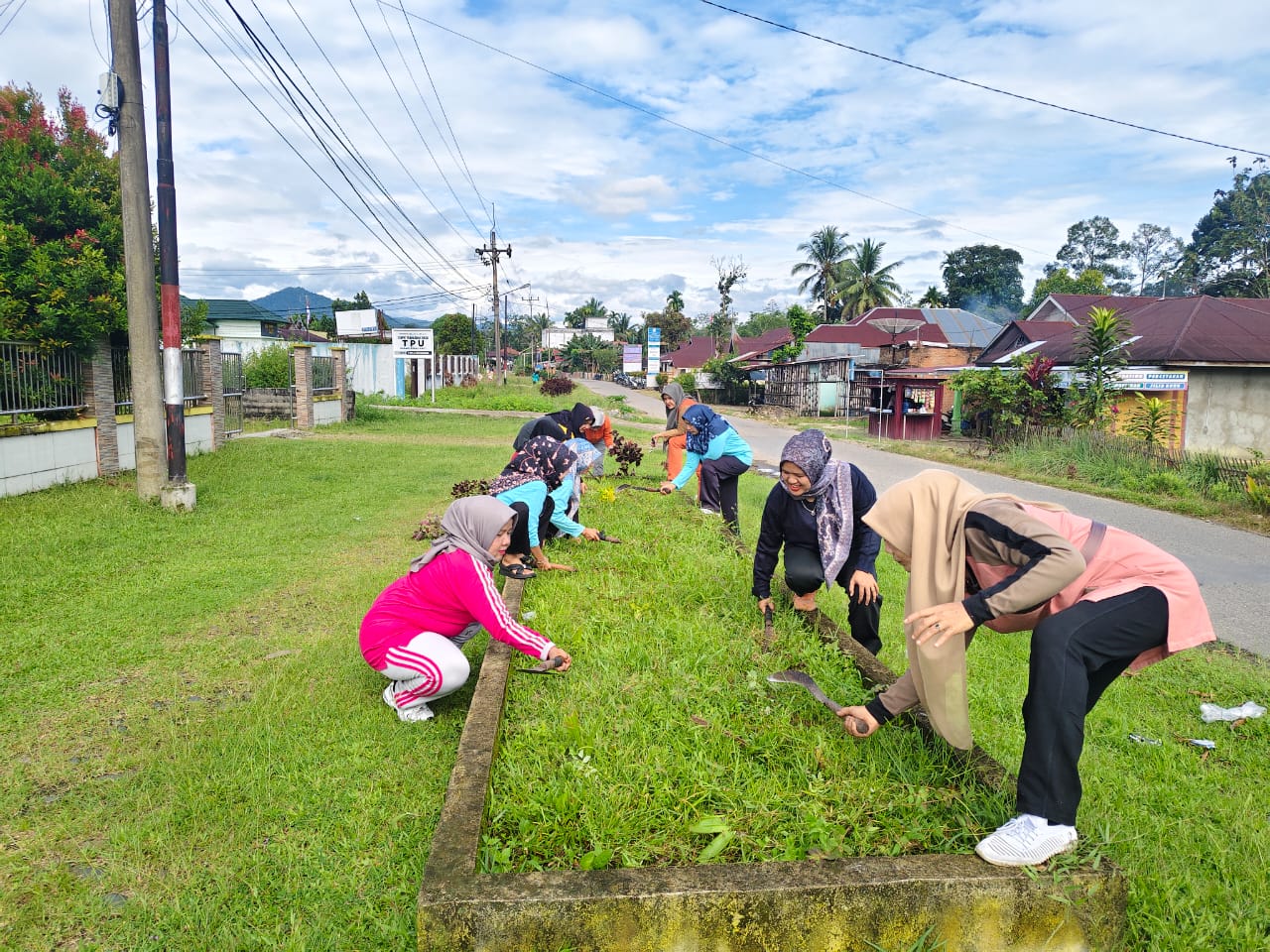 senam-sehat-bersama-dan-goro-rutin-digelar-di-halaman-kantor-wali-nagari-muaro-paiti